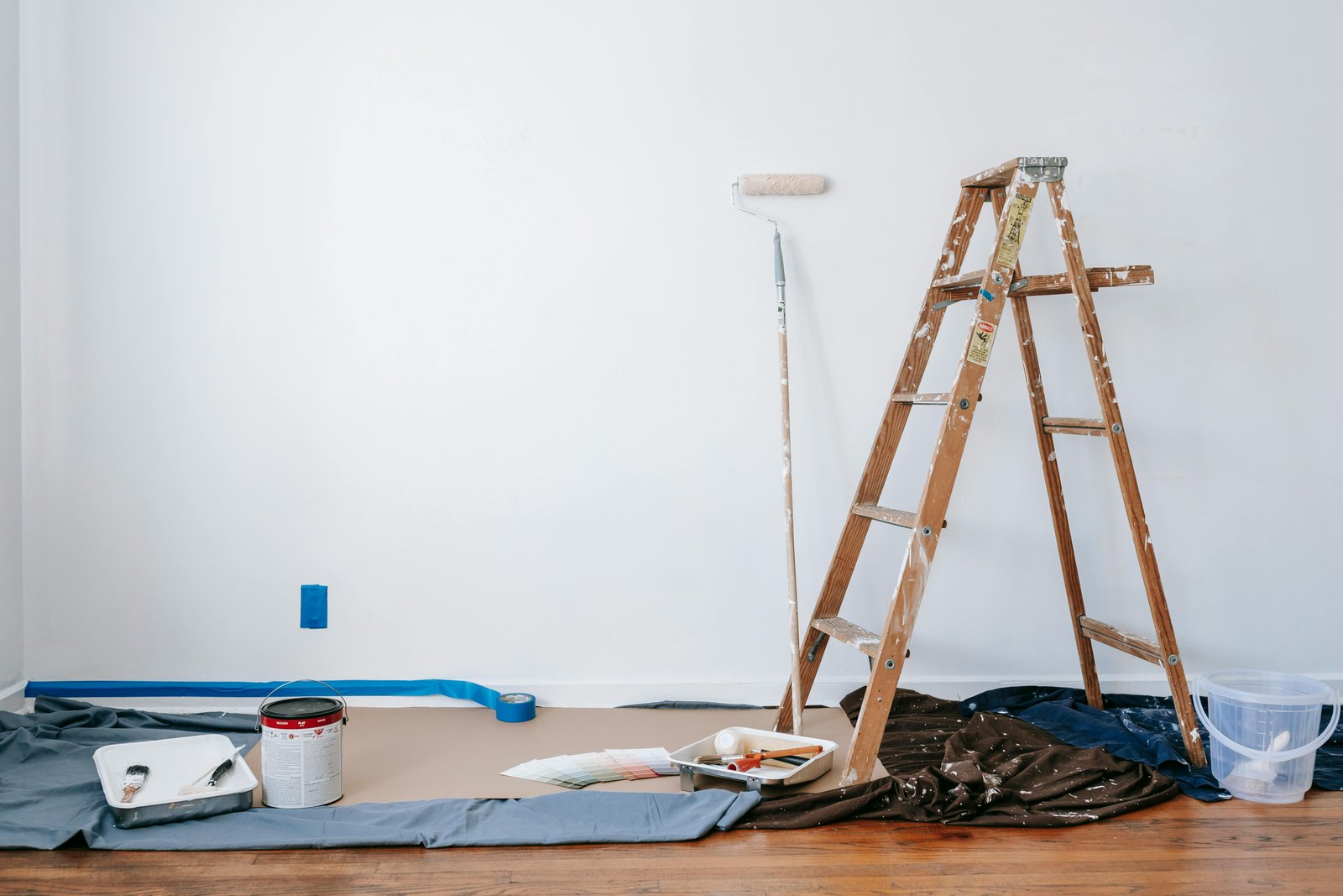 Foto de Blue Bird: https://www.pexels.com/es-es/foto/madera-pared-muro-pintura-7218525/